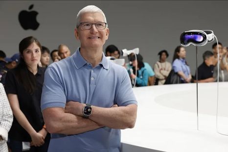 Tim Cook deja el protagonismo en Apple, aunque continúa ligado a la empresa. Foto Efe Tim Cook deja el protagonismo en Apple, aunque continúa ligado a la empresa. Foto Efe