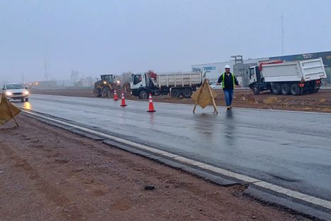 El plan de mejoras del Acceso Este contempla reparación de baches, tratamiento de fisuras y fortalecimiento de banquinas en distintos sectores de la ruta. El plan de mejoras del Acceso Este contempla reparación de baches, tratamiento de fisuras y fortalecimiento de banquinas en distintos sectores de la ruta.