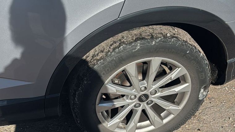 Muchas veces los delinciuentes pinchan las ruedas de los autos de los turistas y se ofrecen a ayudar para robar. Muchas veces los delinciuentes pinchan las ruedas de los autos de los turistas y se ofrecen a ayudar para robar.