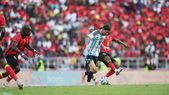 Lionel Messi causó una verdadera revolución en Angola, asistió en el 1-0 y marcó el 2-0 del triunfo de la Selección argentina. Lionel Messi causó una verdadera revolución en Angola, asistió en el 1-0 y marcó el 2-0 del triunfo de la Selección argentina.