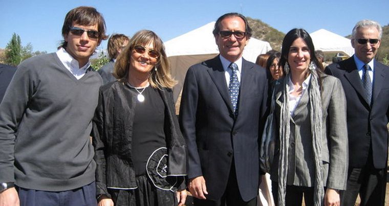 Antonio Pulenta (h), Ana María Tonelli, Antonio Pulenta, María José Pulenta y Jorge Faccas mostraron su orgullo y felicidad por el nuevo proyecto. Foto: Gentileza
