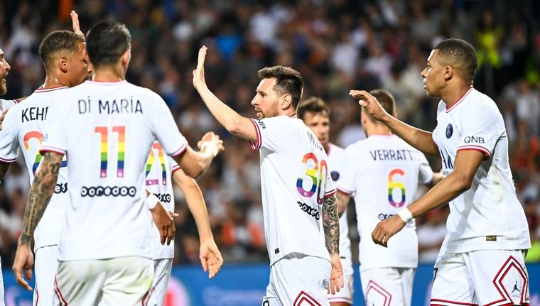 Las camisetas con los colores de la bandera LGTBI+ en los números. Foto: @PSG_espanol