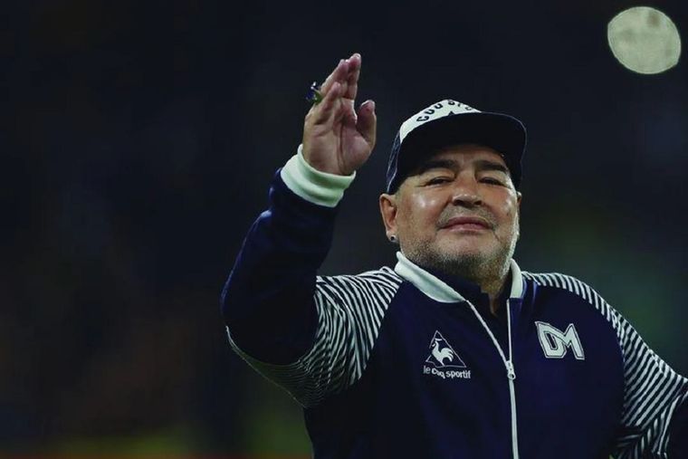 Piden investigar si se sustrajo gran parte de la muestra de orina de Maradona Foto: NA
