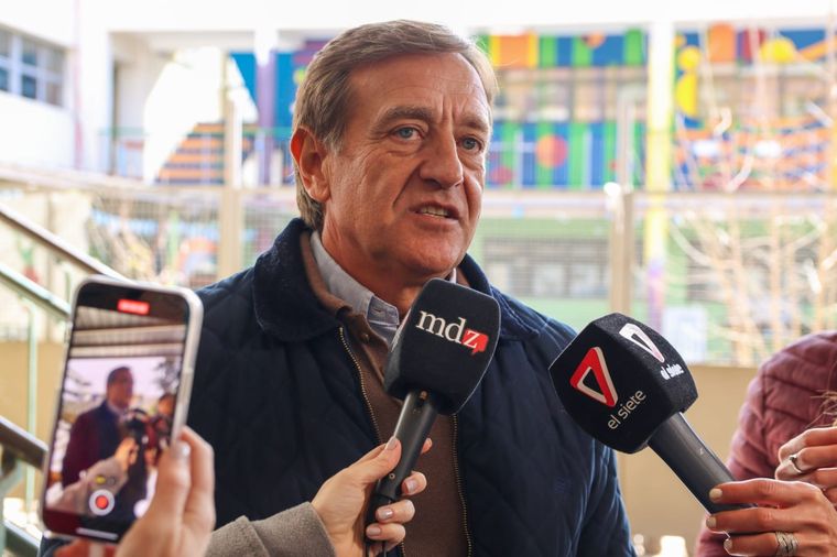El gobernador habló sobre los pendientes de su gestión antes de emitir su voto Foto: Santiago Tagua /MDZ