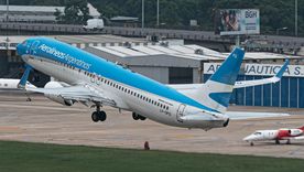 Aerolíneas Argentinas enfrenta una mayor competencia por la desregulación aérea. Aerolíneas Argentinas enfrenta una mayor competencia por la desregulación aérea.