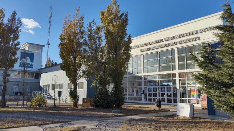 Un estudiante resultó herido con un arma blanca tras ser agredido por un miembro del personal de la Universidad de la Patagonia en la ciudad de Río Gallegos.&nbsp;
