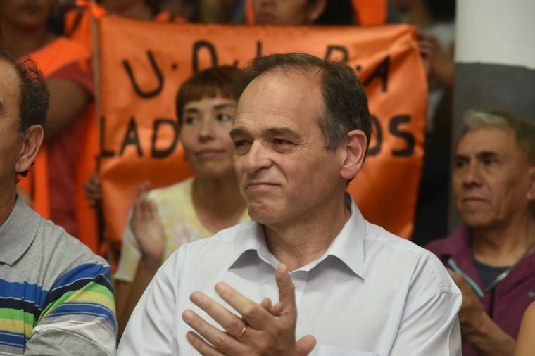 La participación del médico Jorge Pujol en el acto en homenaje a Néstor Kirchner generó reproches de dirigentes sindicales Foto: Maximiliano Ríos/MDZ