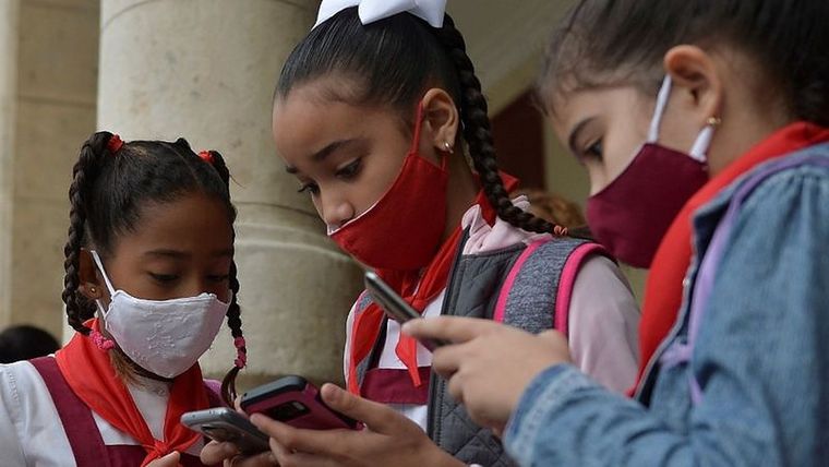 Por primera vez en casi tres décadas de evaluar la calidad de la educación en América Latina, la Unesco midió el desarrollo de habilidades socioemocionales. Foto: GETTY IMAGES