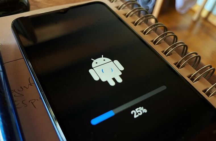 Mantén tu dispositivo actualizado para corregir errores, mejorar la velocidad y aumentar la seguridad. Mantén tu dispositivo actualizado para corregir errores, mejorar la velocidad y aumentar la seguridad.