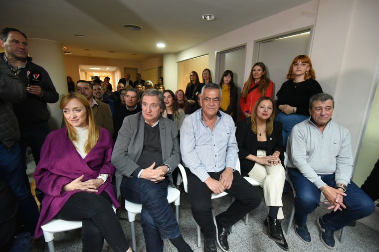 El intendente junto a otros dirigentes peronistas. El intendente junto a otros dirigentes peronistas. Foto: Maximiliano Ríos/MDZ