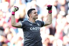 El Dibu mandó al frente a un compañero. Foto: Aston Villa