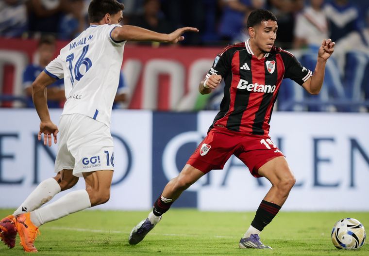 Kendry P&aacute;ez ingres&oacute; en el complemento, le cambi&oacute; la cara a River, pero se lesion&oacute; el hombro y tuvo que salir.&nbsp;