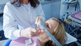 El programa Sonrisa Mayor de PAMI permite acceder a un odontólogo de cabecera y a prácticas especializadas. El programa Sonrisa Mayor de PAMI permite acceder a un odontólogo de cabecera y a prácticas especializadas.