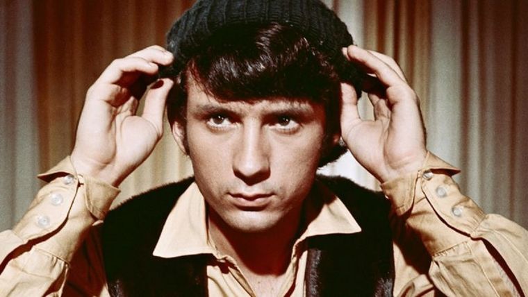 Michael Nesmith era inconfundible con su gorra de lana tejida y patillas. Foto: GETTY IMAGES