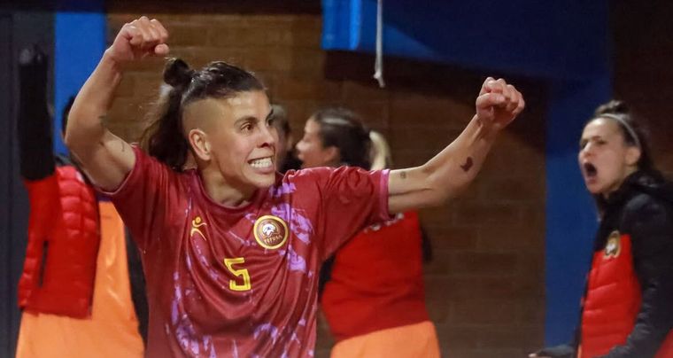 La selección mendocina de futsal femenino goleó a Paraná en su debut en el Argentino. La selección mendocina de futsal femenino goleó a Paraná en su debut en el Argentino.