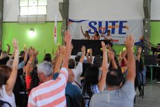 Malestar entre los docentes por el último aumento que se otorgó. Foto: Prensa SUTE