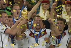 Lukas Podolski (10), tiene ganas de jugar en Boca.