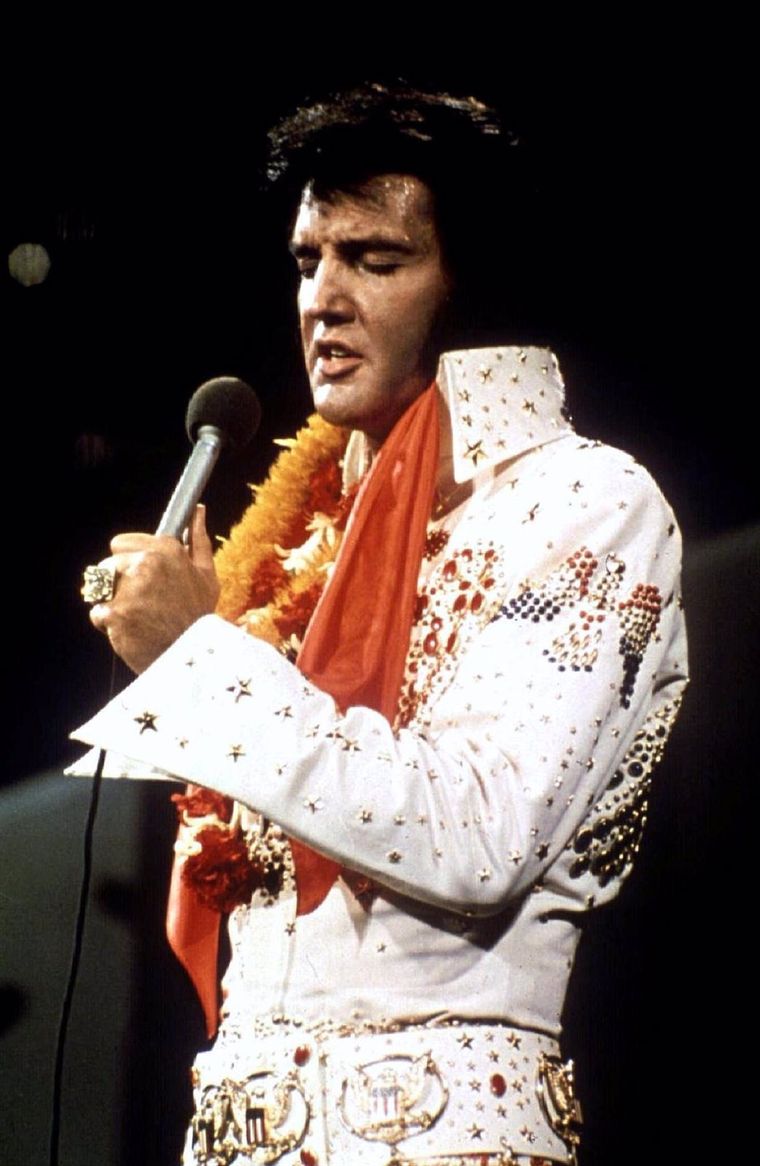 Foto: https://www.europapress.es/cultura/musica-00129/noticia-herederos-elvis-presley-demandan-discografica-le-embauco-20110902183301.html