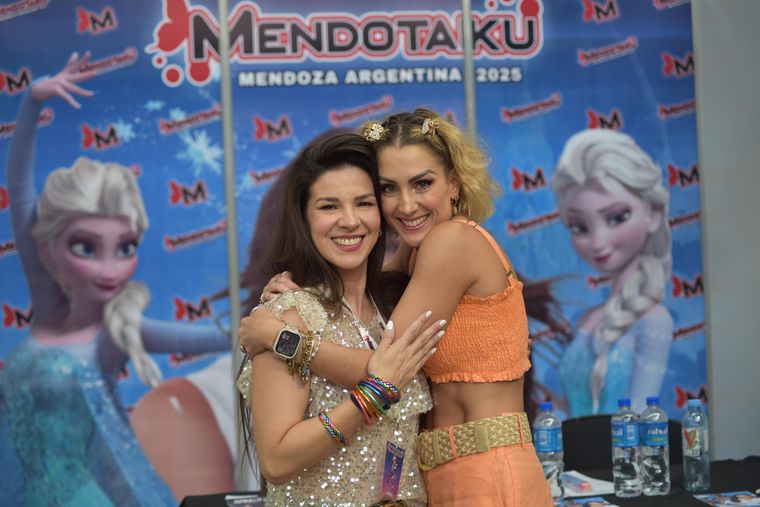 Carmen Sarahí y Romina Marroquí brillaron con su carisma y simpatía. Carmen Sarahí y Romina Marroquí brillaron con su carisma y simpatía.