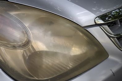 MDZol | Es común que los faros comiencen a ponerse amarillos por la alta exposición solar Foto: Shutterstock