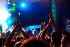 La localidad de Lezama implementó un espacio al aire libre para que los jóvenes bailen durante el DISPO