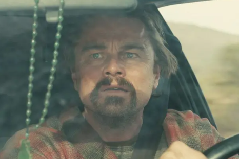 Leonardo DiCaprio caracterizado como Bob Ferguson en una escena de "Una batalla tras otra". Leonardo DiCaprio caracterizado como Bob Ferguson en una escena de "Una batalla tras otra".