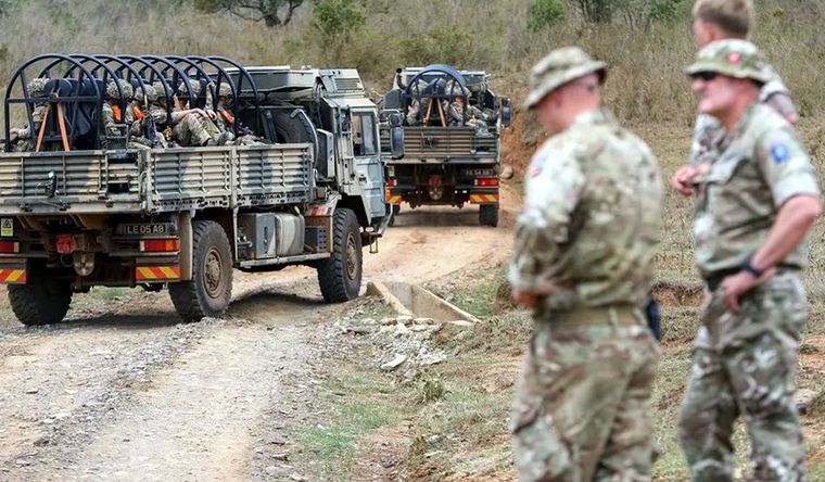 Tropas de Reino Unido, concretando operaciones especiales. Foto: EFE Tropas de Reino Unido, concretando operaciones especiales. Foto: EFE