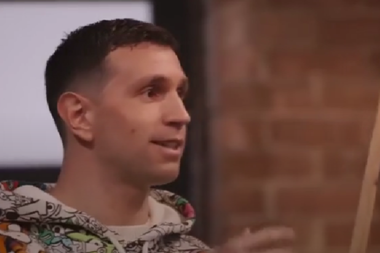 Dibu Martínez y una particular historia sobre cómo aprendió a hablar inglés Foto: Budweiser