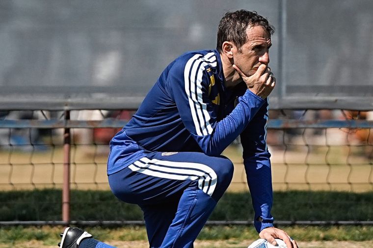 El Vasco Arruabarrena prepara el clásico entre Boca y San Lorenzo.