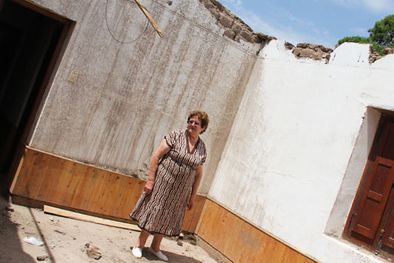 MDZol | María Quiroga, de 77 años, con su casa destruida Foto: Maggie Ojcius/Mediamza.com