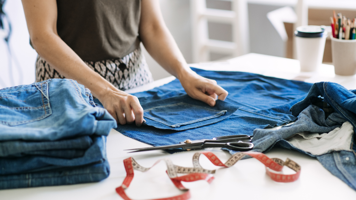 Cómo reciclar prendas y darles una nueva vida sin perder estilo
