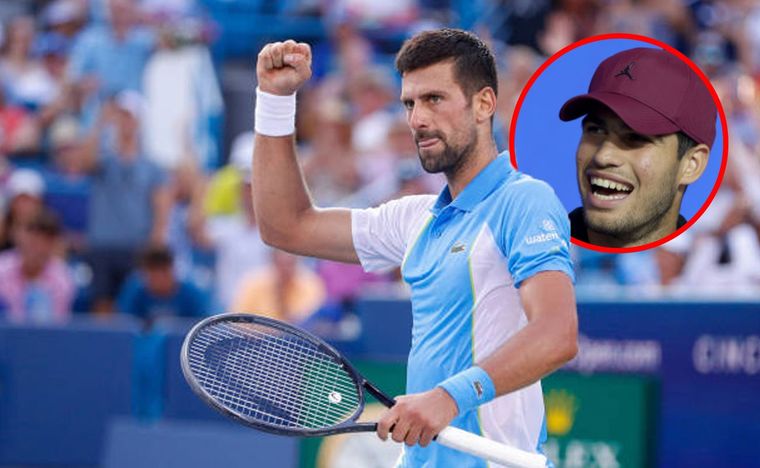 Djokovic sigue los entrenamientos de Alcaraz.