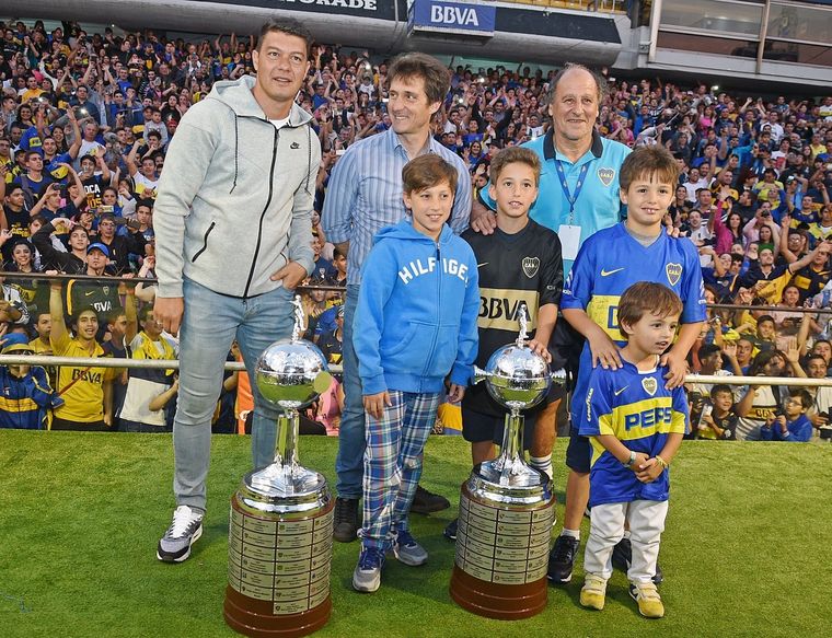 Mouzo junto a Battaglia y Guillermo, todos ídolos del club. Boca Juniors Foto: Boca Juniors