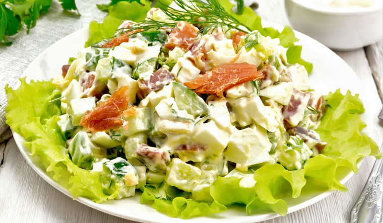 Cómo hacer ensalada fría de pollo fácil y liviana, perfecta para el verano