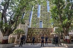 El vehículo con explosivos fue estacionado cerca de la opulenta residencia de 27 pisos de Mukesh Ambani. (Fuente: EPA)