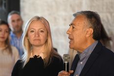 Alfredo Cornejo, junto a Hebe Casado. Foto: ALF PONCE / MDZ