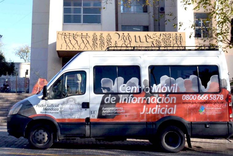 El móvil de información judicial ofrece atención gratuita en todo Mendoza. Foto: Municipalidad de Guaymallén