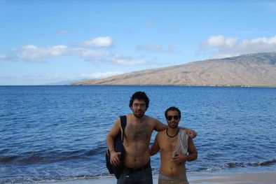 MDZol | Marcelo Fernández y Álvaro Pellicciari, todavía pálidos, durante sus primeros días en Hawaii. Foto: Gentileza