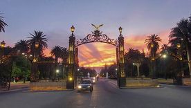 Los imponentes portones del Parque General San Martín comprados en Europa a principios del siglo XX.