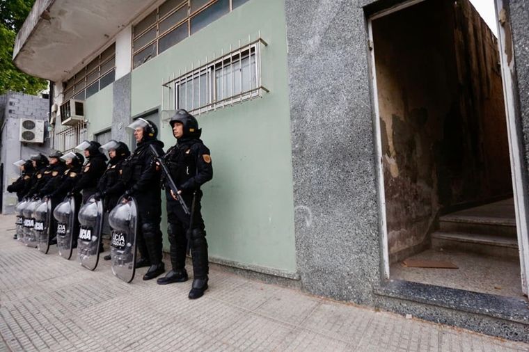 La Policía de la Ciudad encabeza los operativos de cada desalojo. La Policía de la Ciudad encabeza los operativos de cada desalojo.