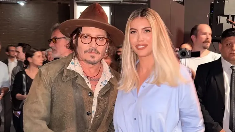 Wanda Nara con Johnny Depp en su visita a Telefe. Wanda Nara con Johnny Depp en su visita a Telefe.