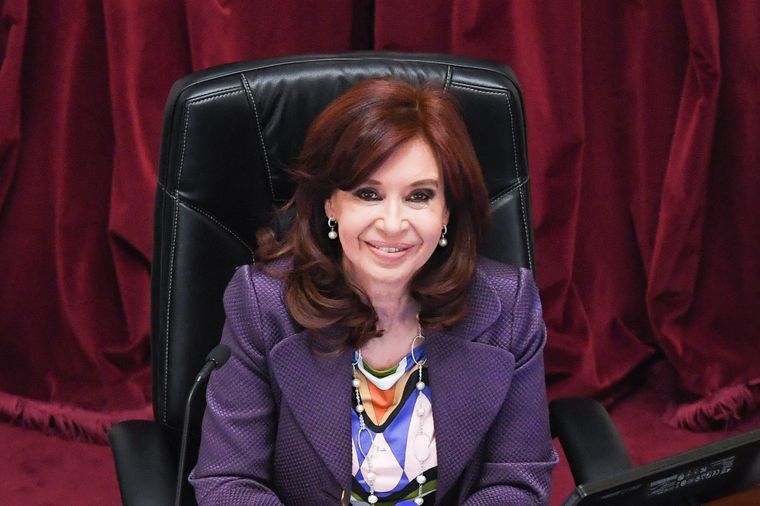Cristina firmó el decreto para que sigan las sesiones virtuales. Foto: Prensa Senado de la nación