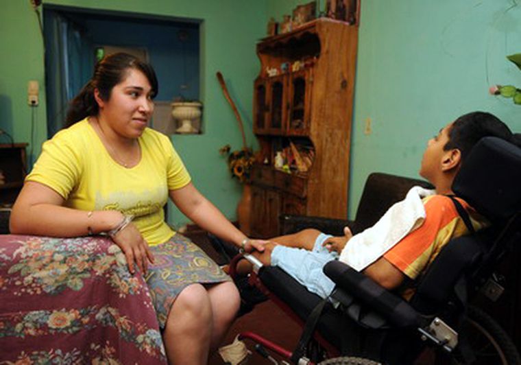 Estas personas, de Las Heras, están entre las demnificadas por las demoras. Foto: Nacho Gaffuri / MDZ