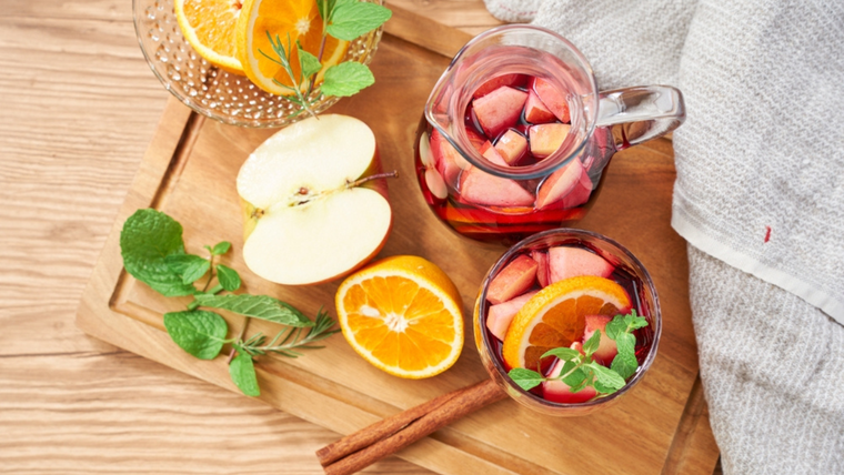 En la receta, el vino joven es ideal porque absorbe mejor los aromas. En la receta, el vino joven es ideal porque absorbe mejor los aromas.