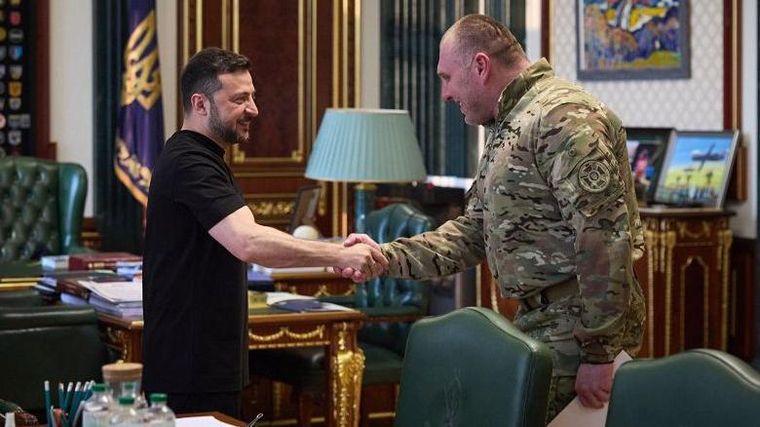 El Presidente ucraniano, Volodymyr Zelensky, con el jefe del servicio de seguridad ucraniano, Vasyl Malyuk.