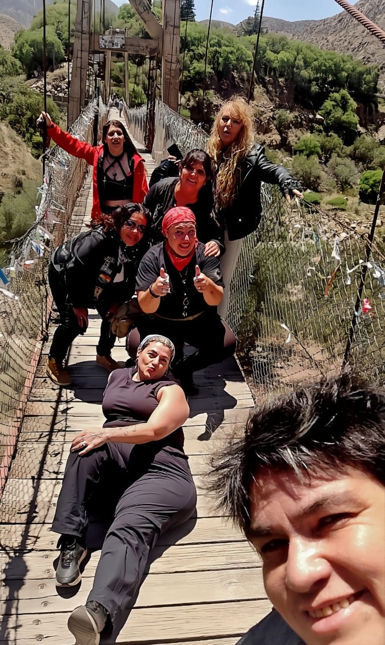 Un grupo de mendocinas estará rodando por Mendoza durante febrero y luego cruzará a Chile. Un grupo de mendocinas estará rodando por Mendoza durante febrero y luego cruzará a Chile.