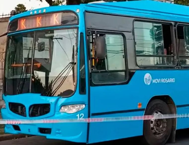 El colectivo que manejaba el hombre que pelea por su vida Foto: Noticias Argentinas