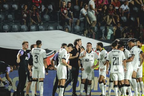 Mineiro perdió por el Brasileirao y Eduardo Domínguez estalló de bronca. Mineiro perdió por el Brasileirao y Eduardo Domínguez estalló de bronca.