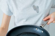 Una mancha que arruina la ropa. Foto: Fuente: Shutterstock