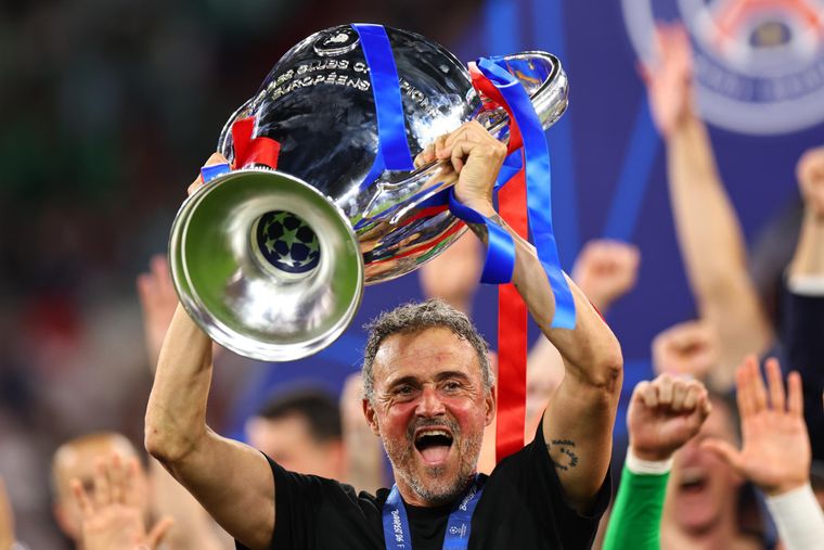 Luis Enrique levantó su tercera Orejona.